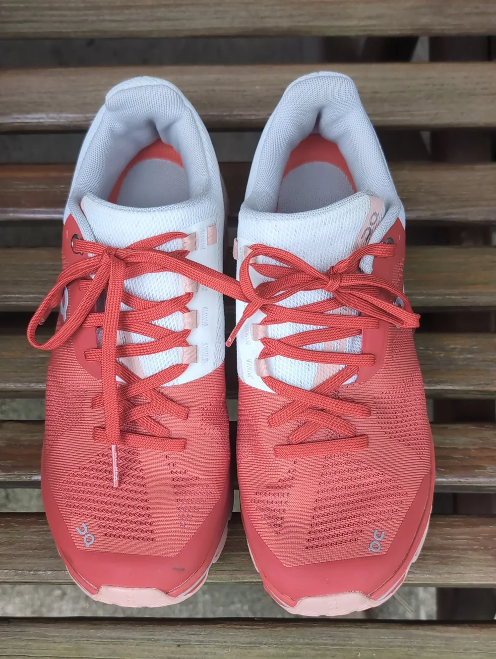 On Running Women's Cloudsurfer 6 Size 9